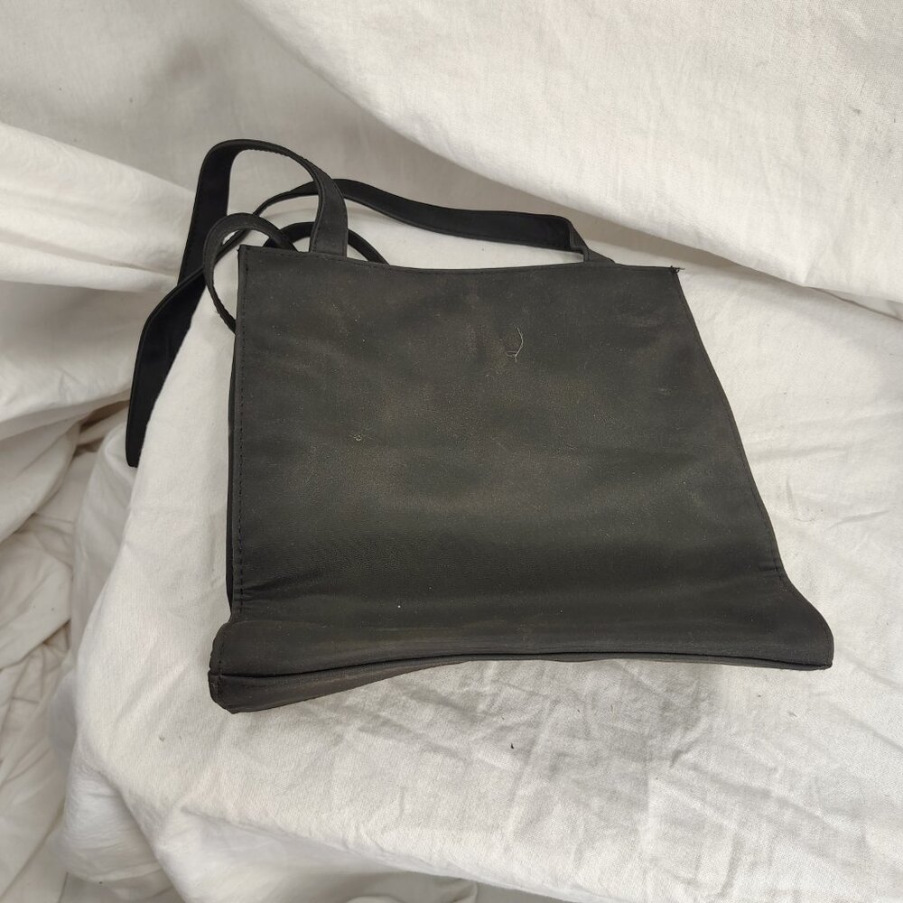 No Boundaries, bag with cellphone holder, black, 9.5" x 8" x 3.5" - Picture 9 of 11